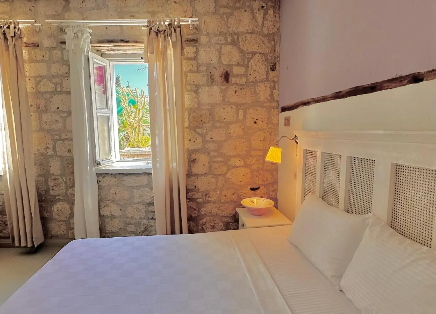 Leonidas Hotel Cesme